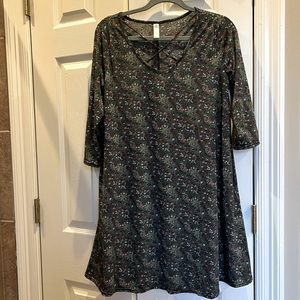 Heatmoor women’s small floral dress.